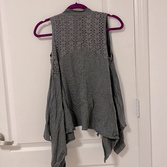 Romeo & Juliet Couture open front vest - Picture 3 of 3